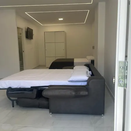 Amir Πανσιόν Fuengirola